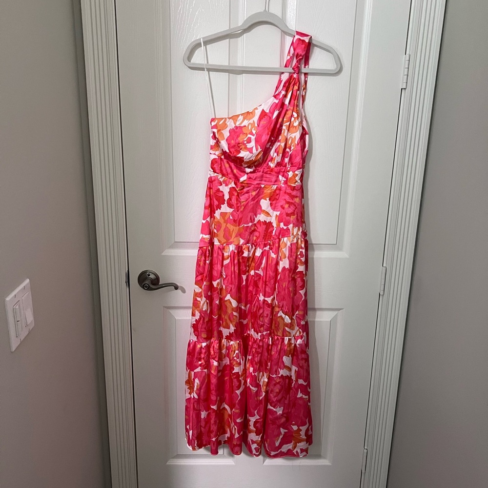 Beautiful summer wedding guest dress!